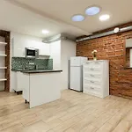 Spacious Apartment In Quiet Courtyard Near Charles Bridge