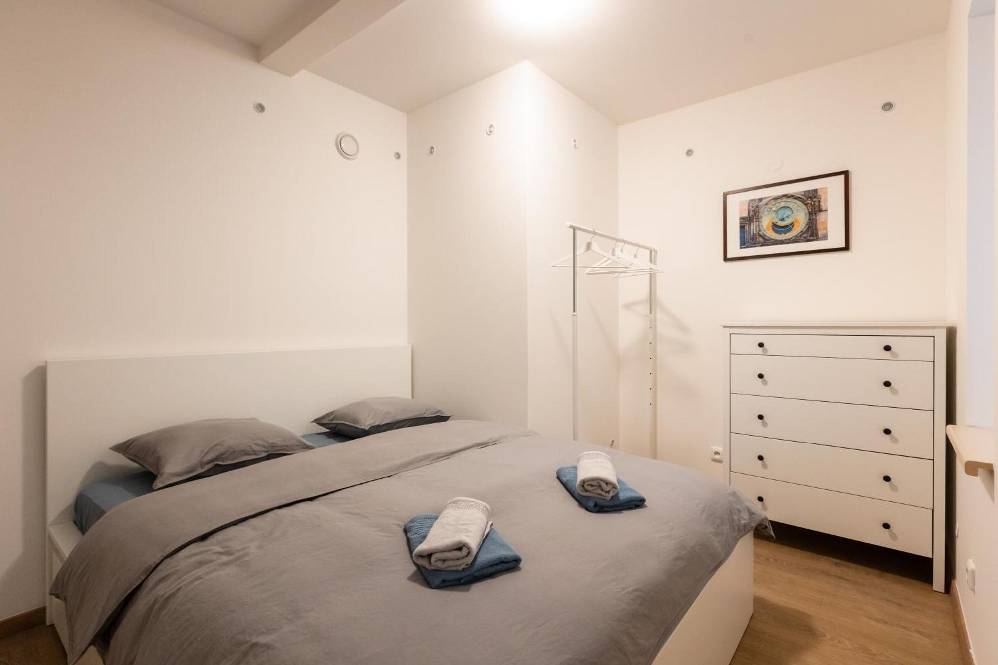 Spacious In Quiet Courtyard Near Charles Bridge Appartamento