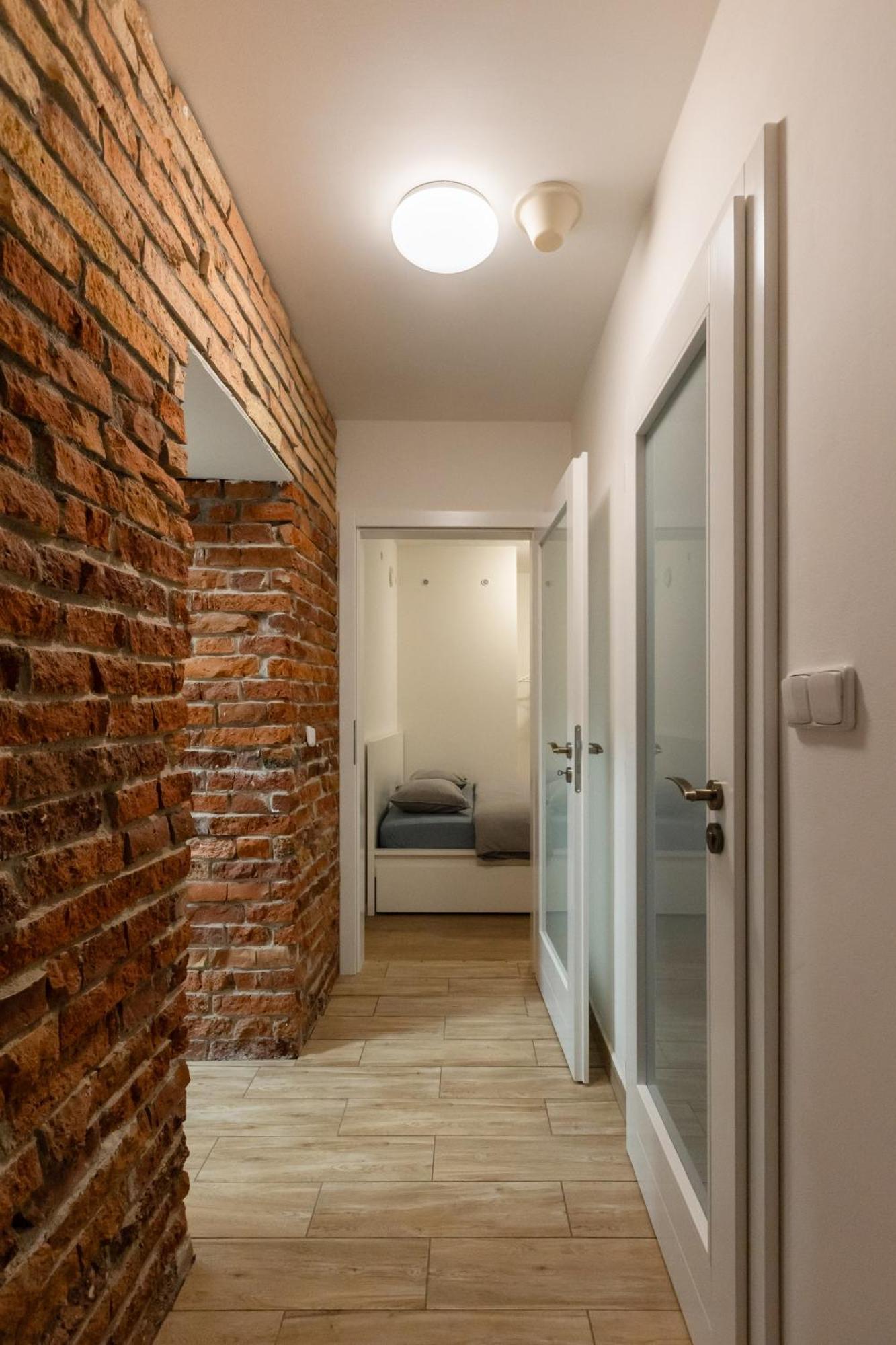 Spacious In Quiet Courtyard Near Charles Bridge Praga