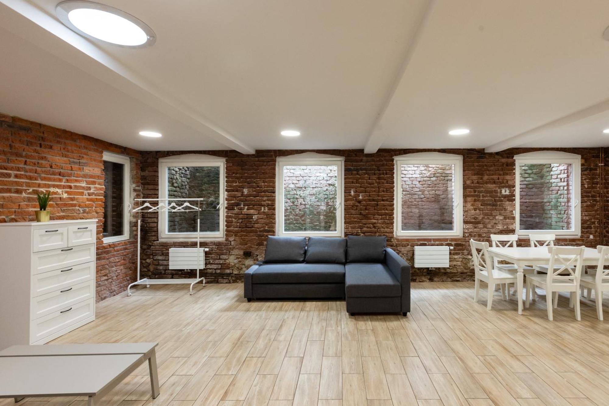 Spacious In Quiet Courtyard Near Charles Bridge Appartamento Praga